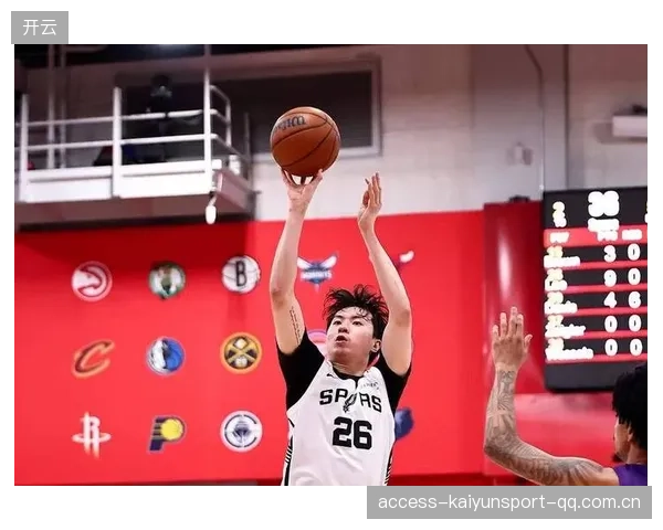李贤重：从“小球王”到“全能大师”——如何在NBA赛场上写下属于自己的传奇